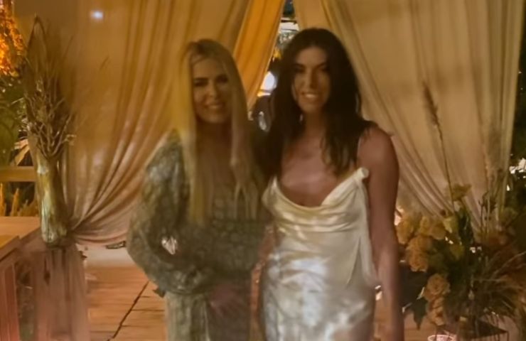 Loredana Lecciso insieme a Brigitta nel giorno del matrimonio della figlia