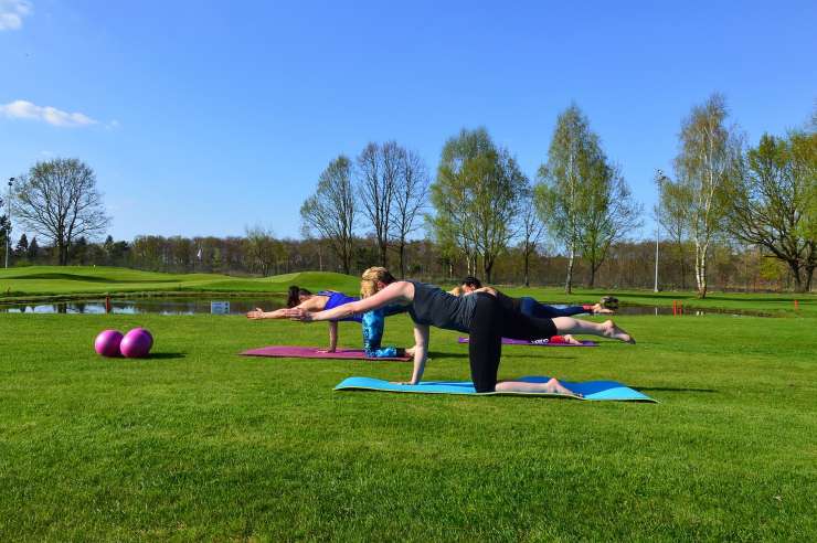 donne che fanno pilates