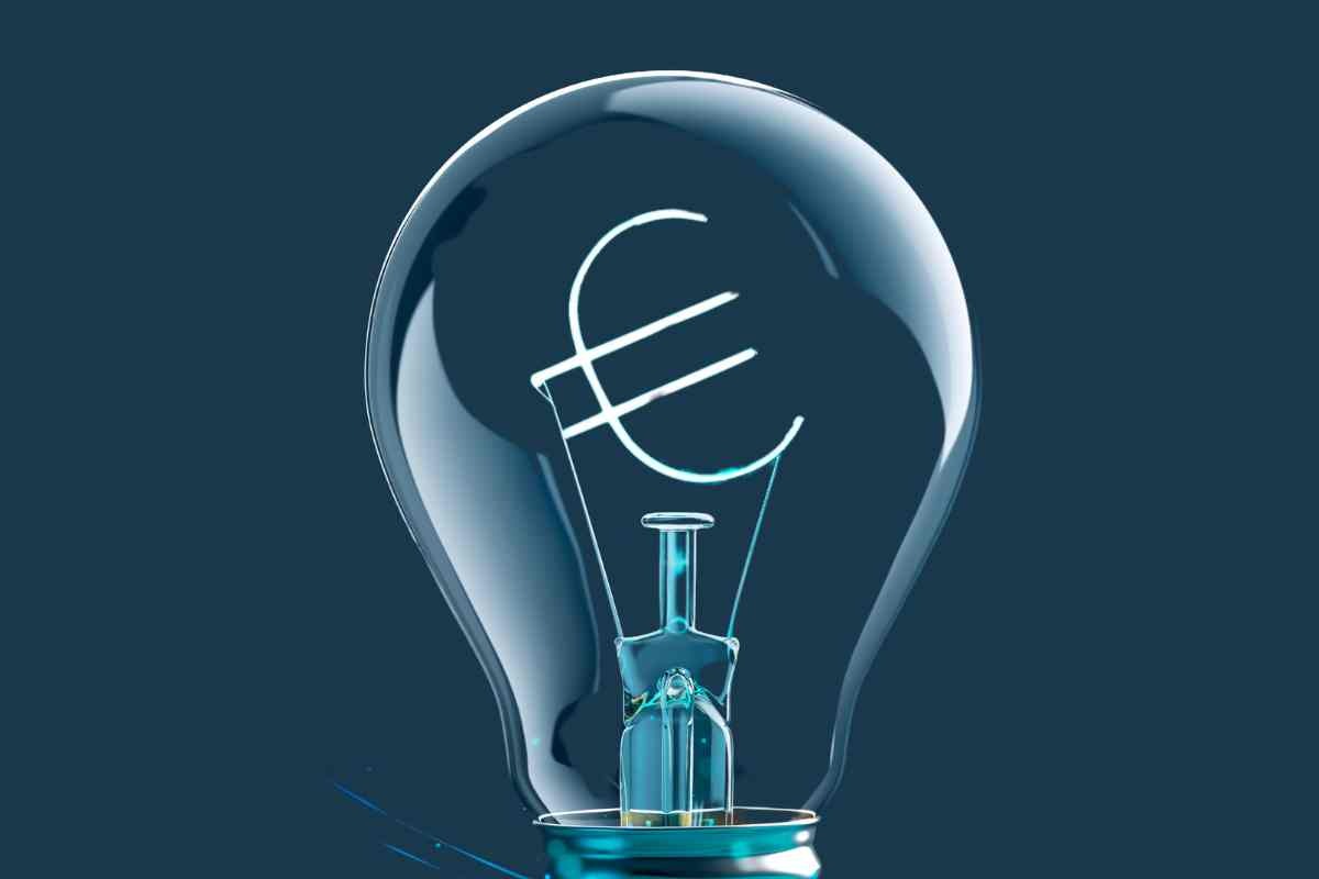 Lampadina e simbolo dell'euro 