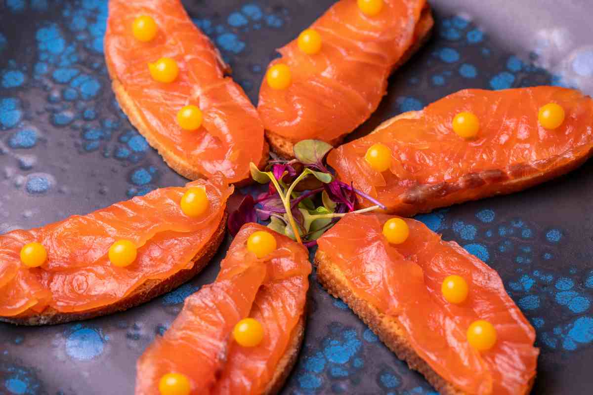 tartine con salmone affumicato